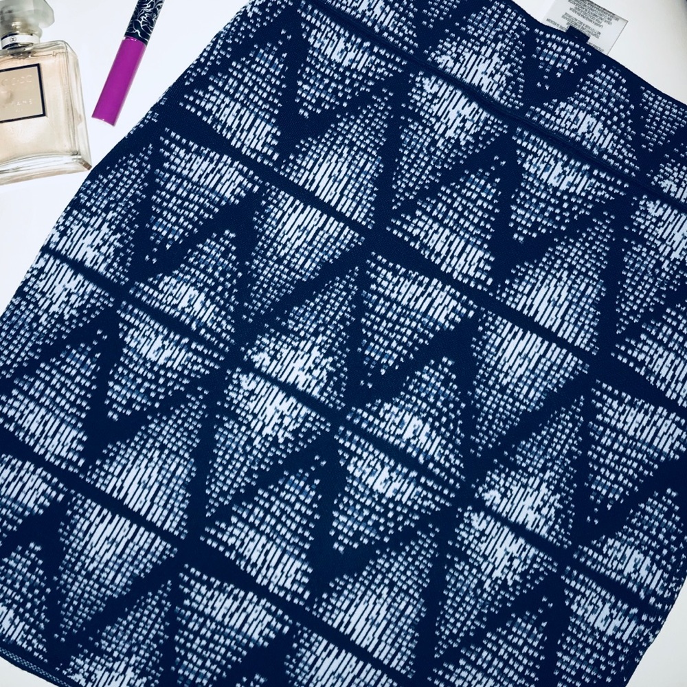 BCBG MaxAzria 💙 blue patterned bandage skirt